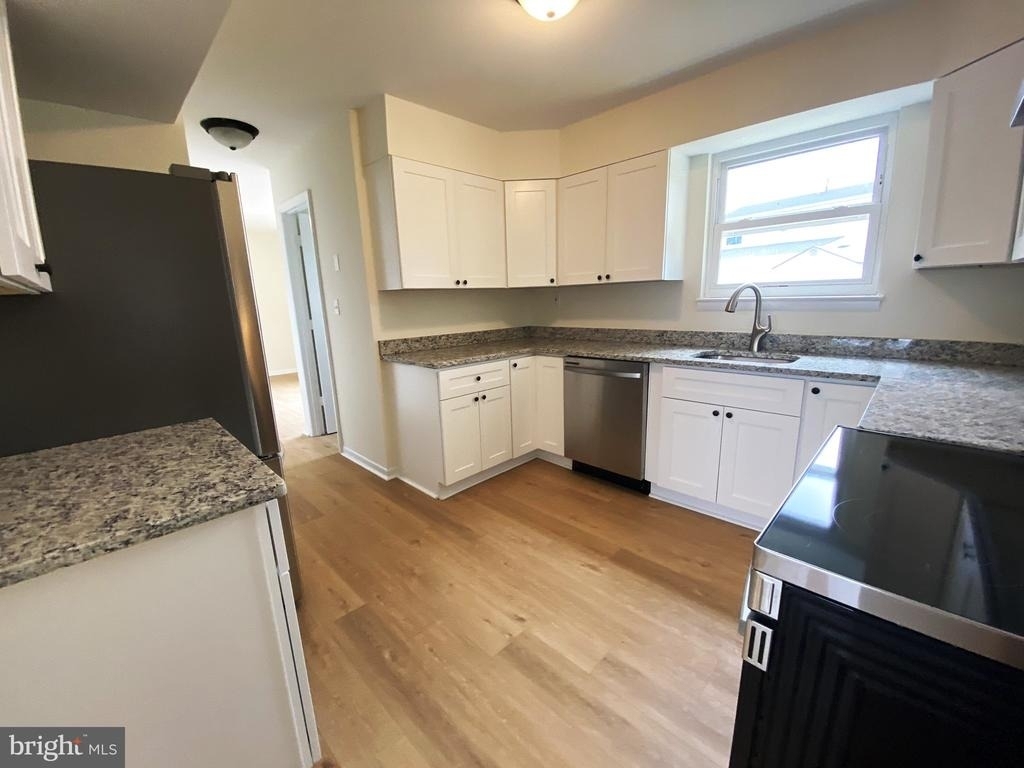 7707 Queens Road - Photo 10