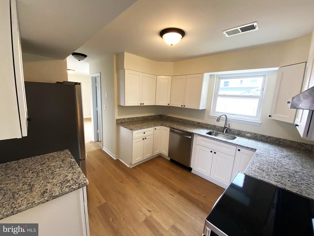 7707 Queens Road - Photo 9