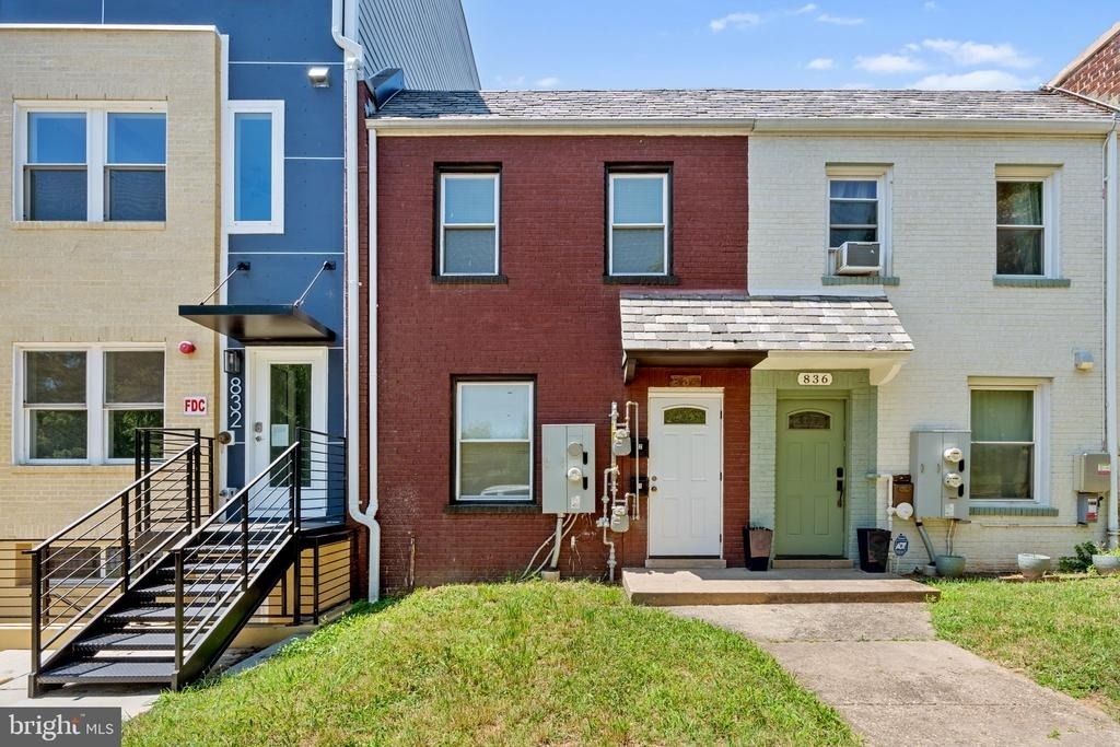 834 19th Street Ne - Photo 0