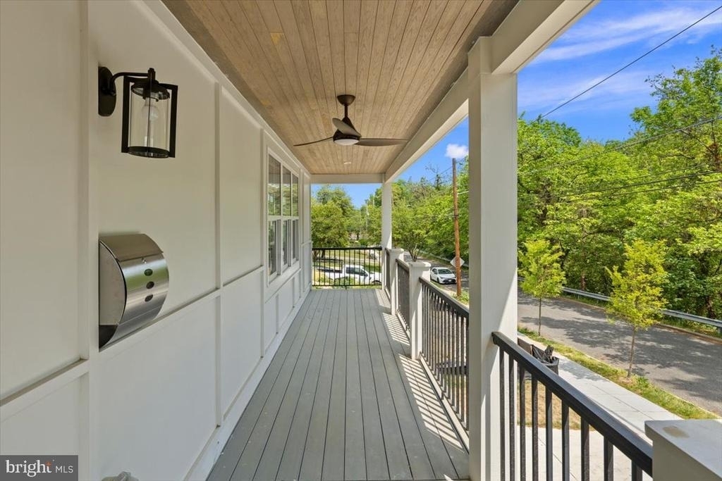 2902 Vista Street Ne - Photo 9
