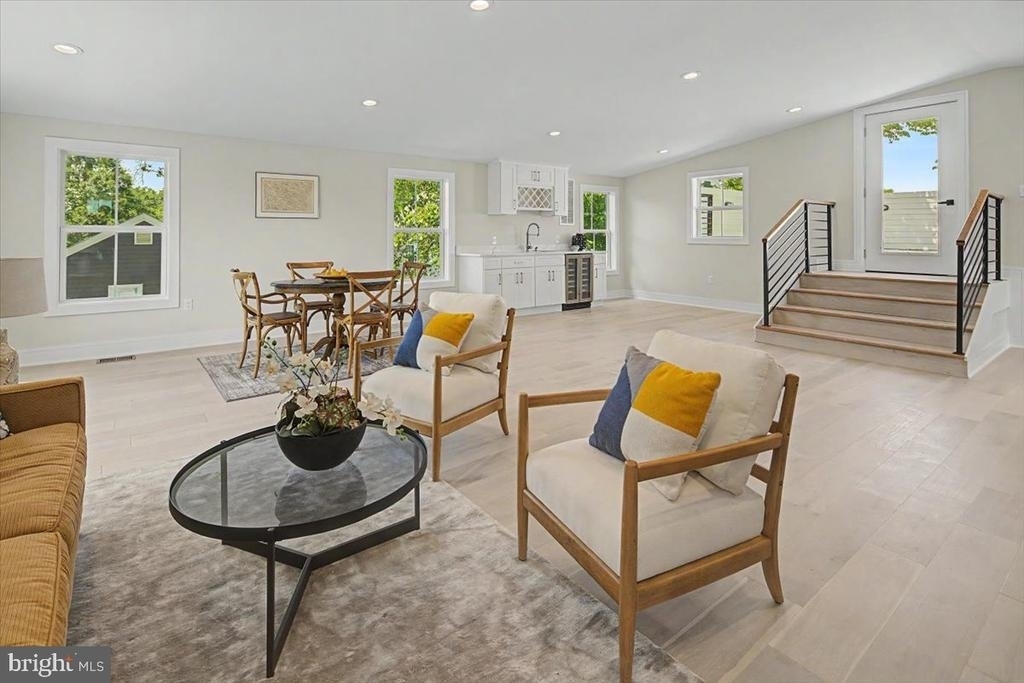2902 Vista Street Ne - Photo 4