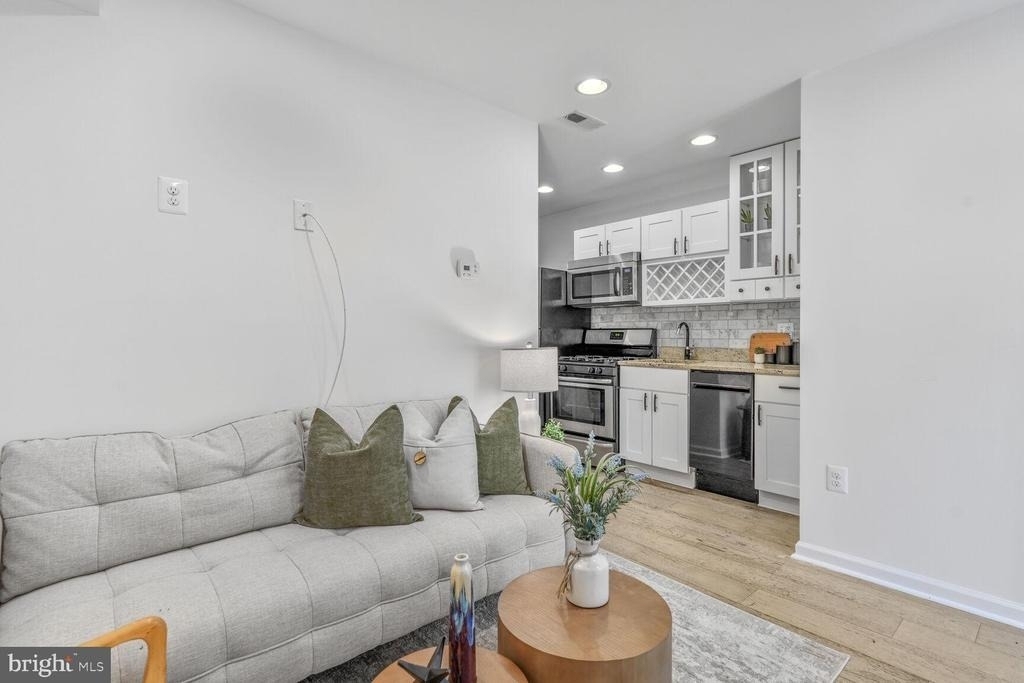 1268 16th Street Ne - Photo 4