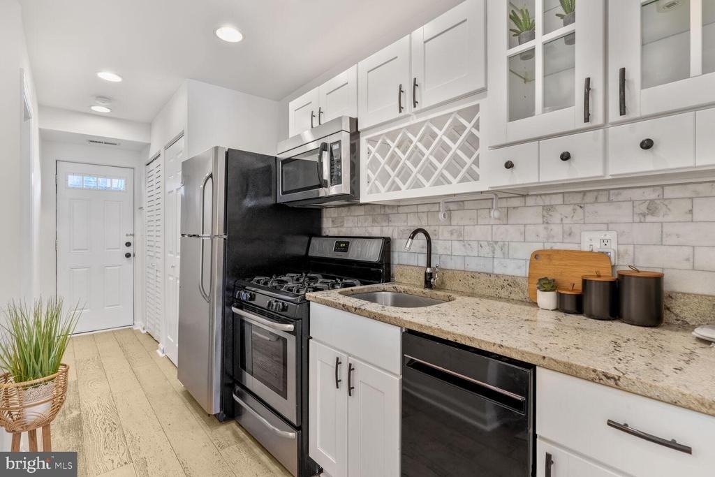 1268 16th Street Ne - Photo 5
