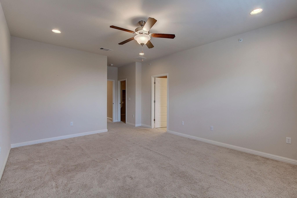 13800 Lyndhurst St - Photo 16