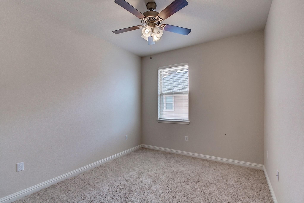 13800 Lyndhurst St - Photo 19