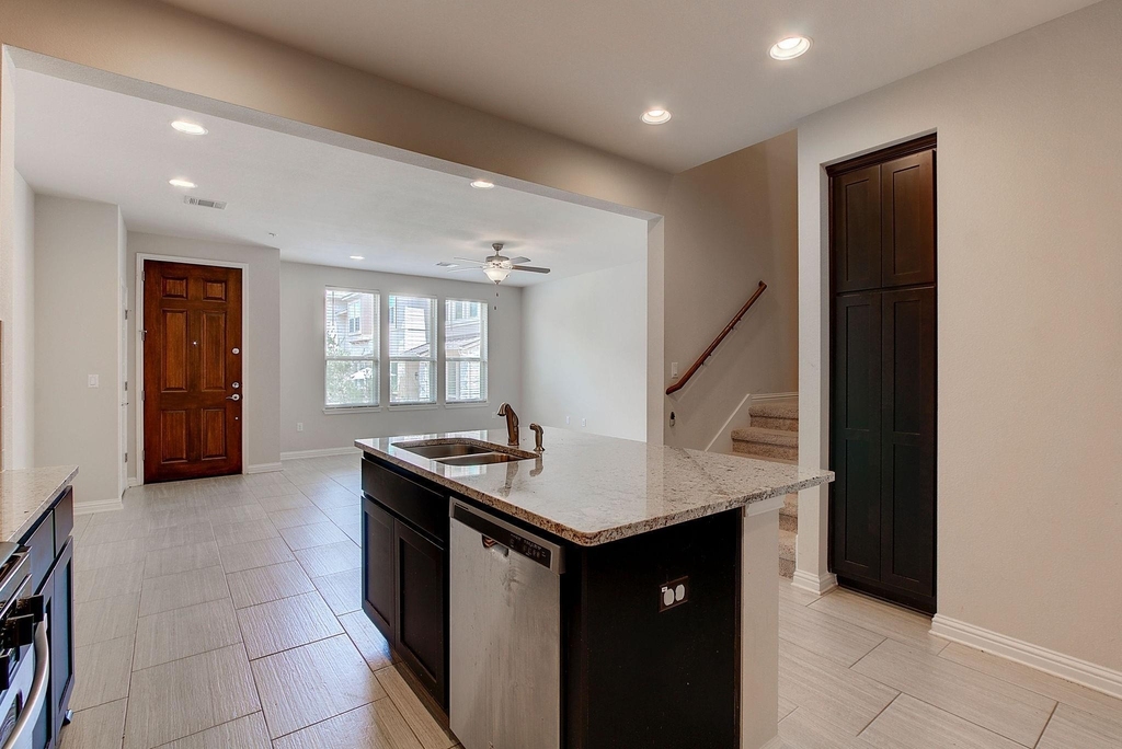 13800 Lyndhurst St - Photo 11