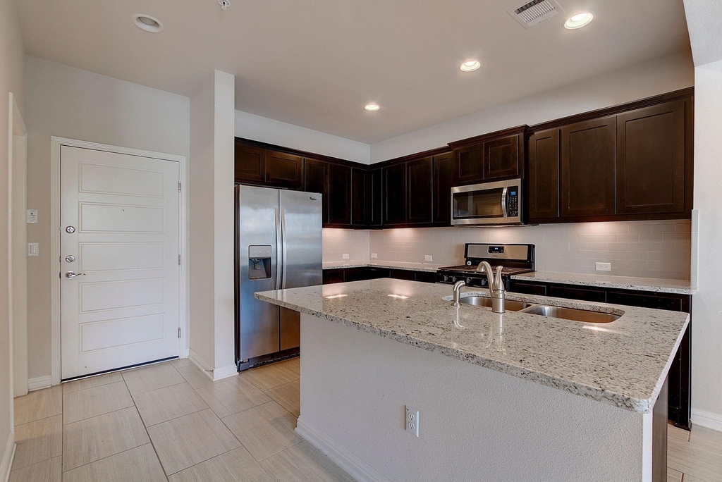 13800 Lyndhurst St - Photo 8