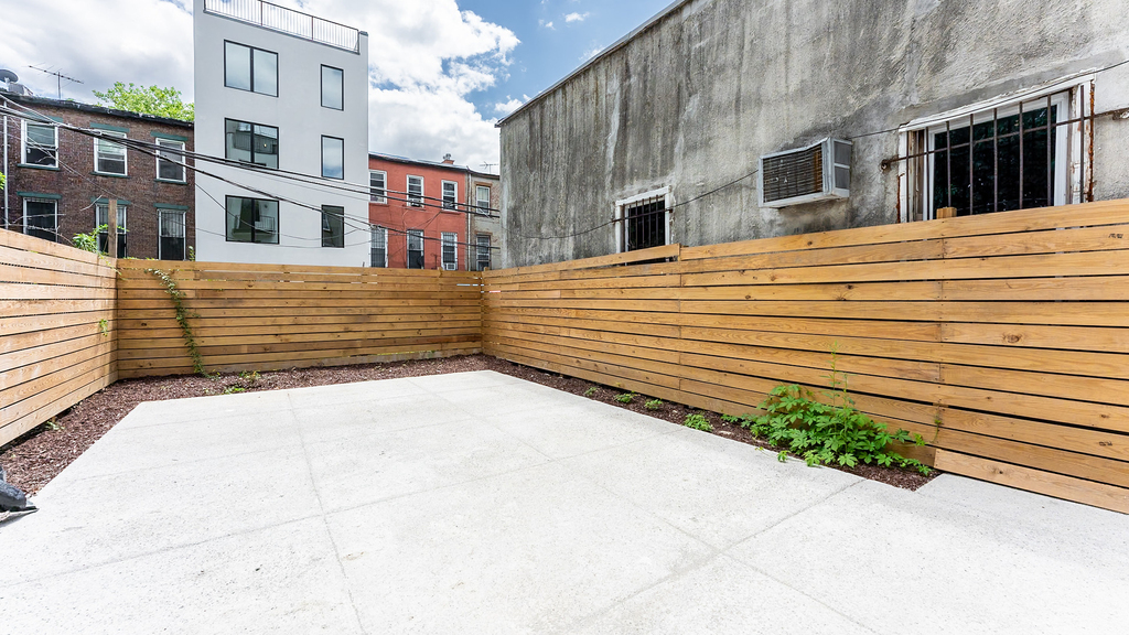 422 1/2 Gates Ave - Photo 17