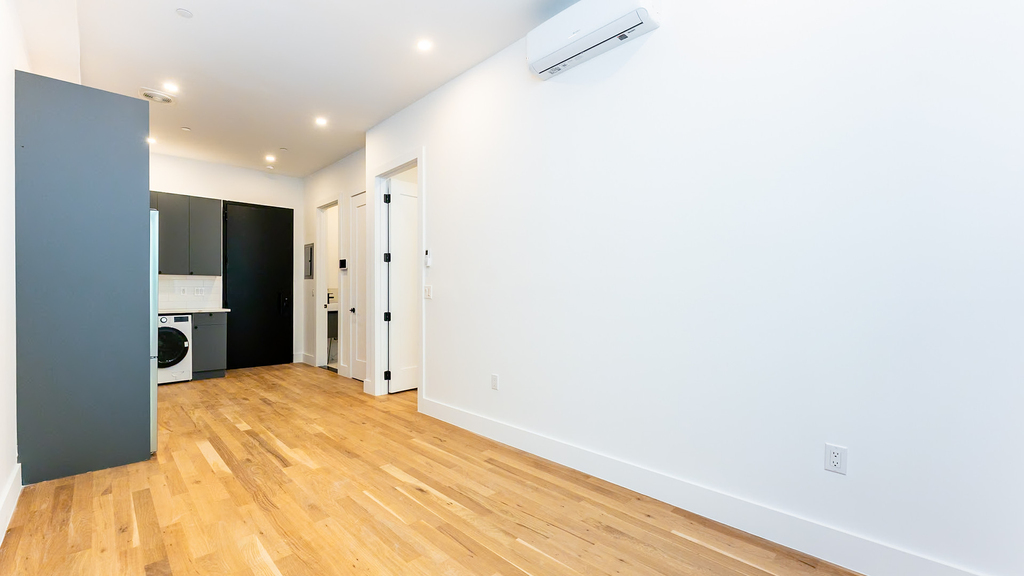 422 1/2 Gates Ave - Photo 4
