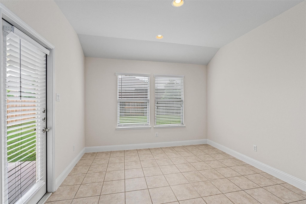 3021 Angelina Ct - Photo 4