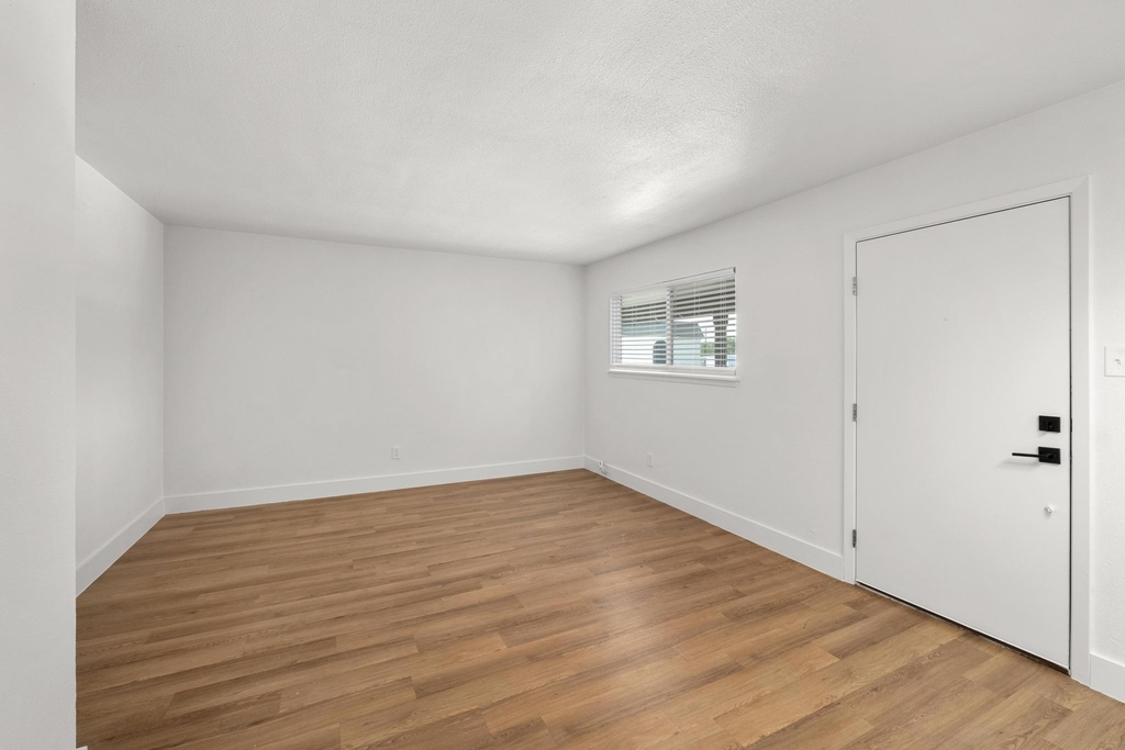 7929 Gault St - Photo 5