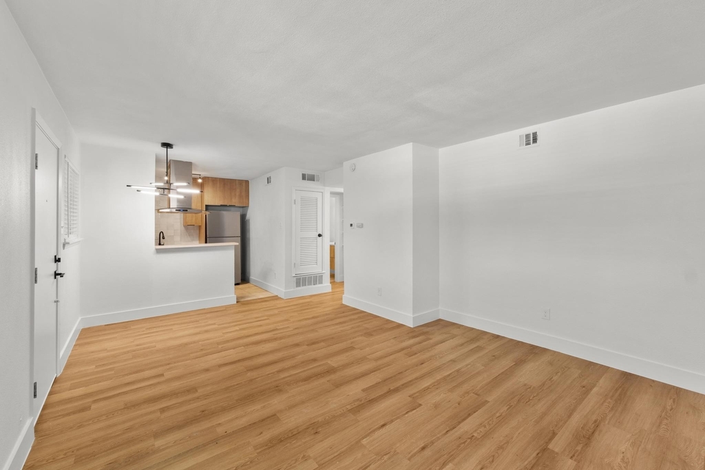 7929 Gault St - Photo 4