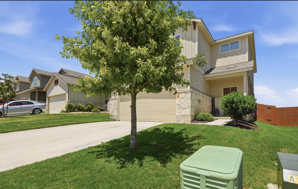 632 Pepperbark Loop - Photo 1
