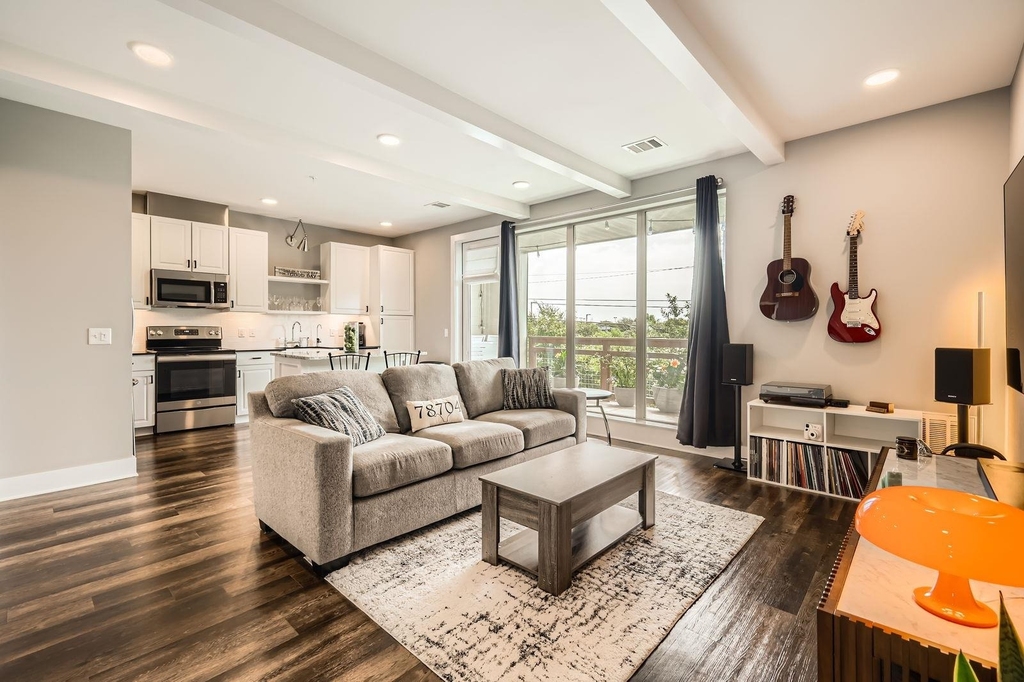 4704 Sunset Trl - Photo 1