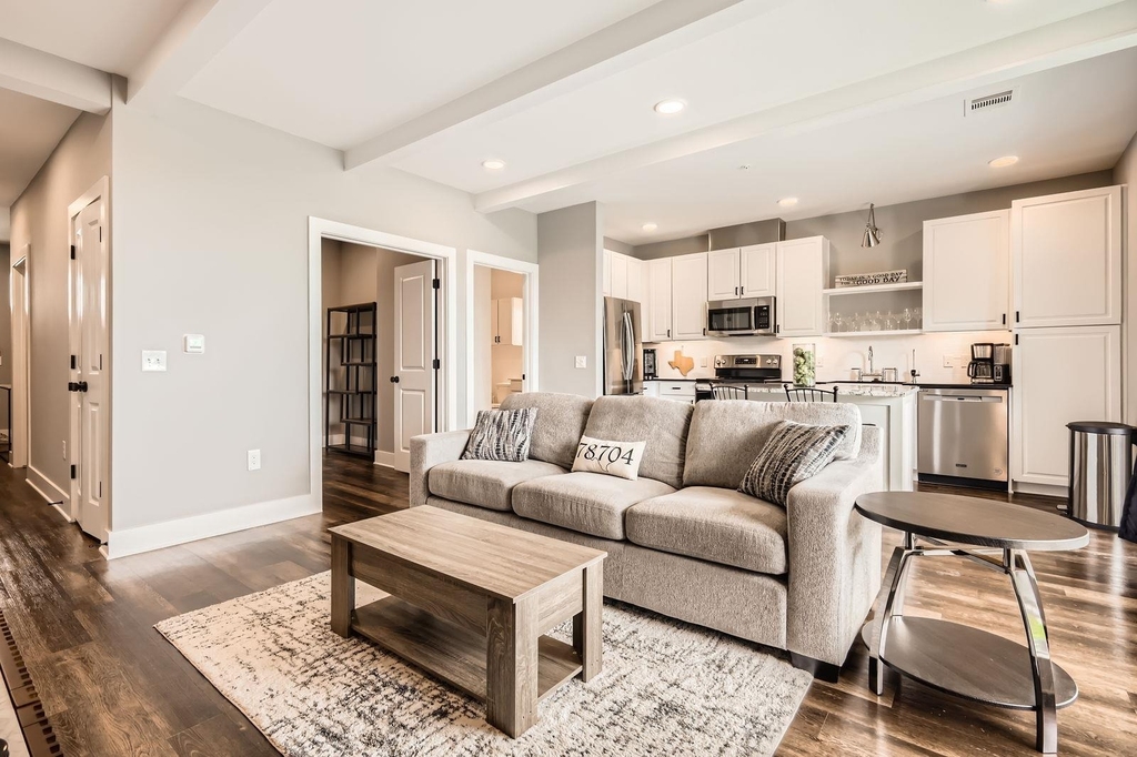 4704 Sunset Trl - Photo 4