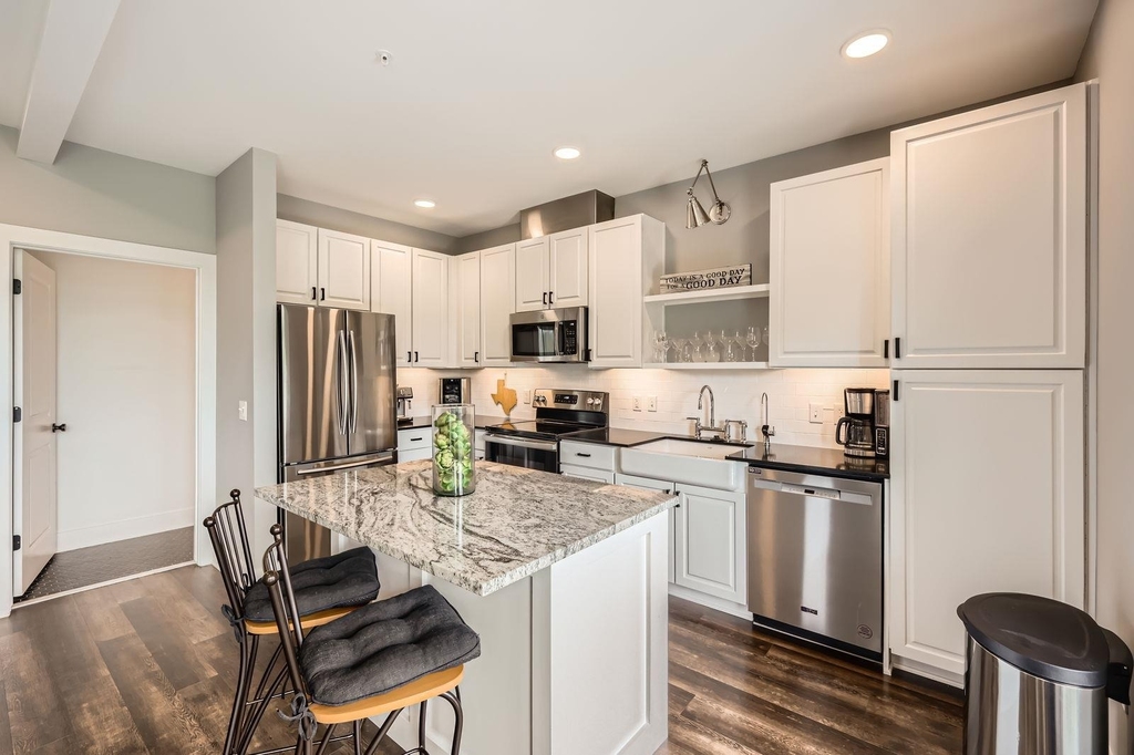 4704 Sunset Trl - Photo 0