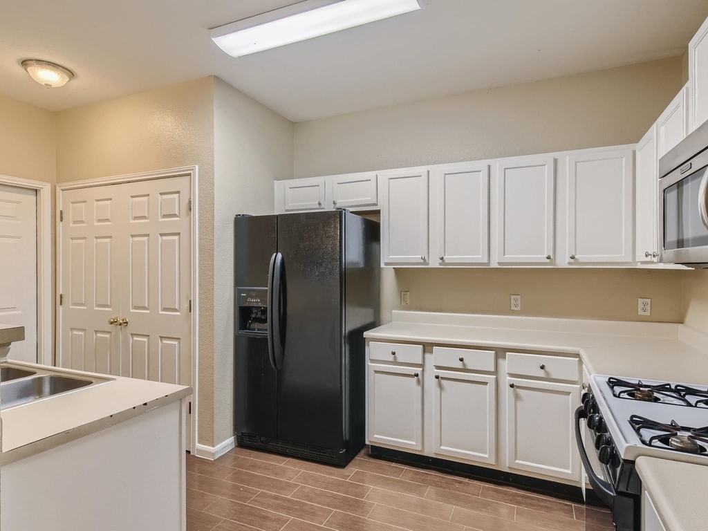 2858 Southampton Way - Photo 2