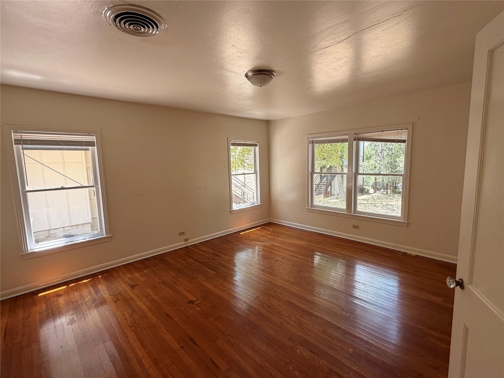 1019 Chestnut St - Photo 6