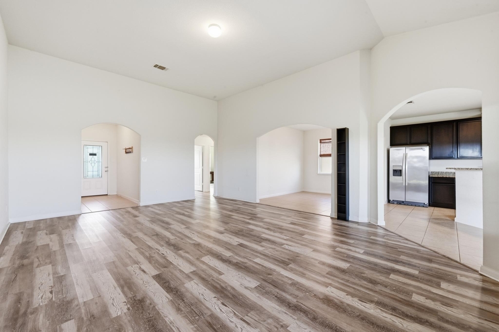 1216 Violet Ln - Photo 3