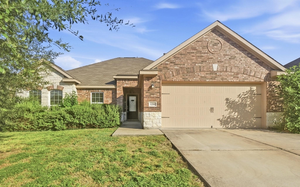 1216 Violet Ln - Photo 0
