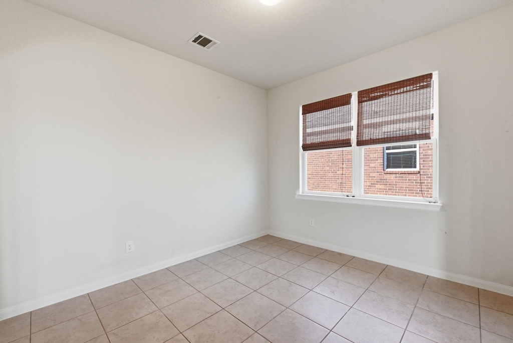 1216 Violet Ln - Photo 9