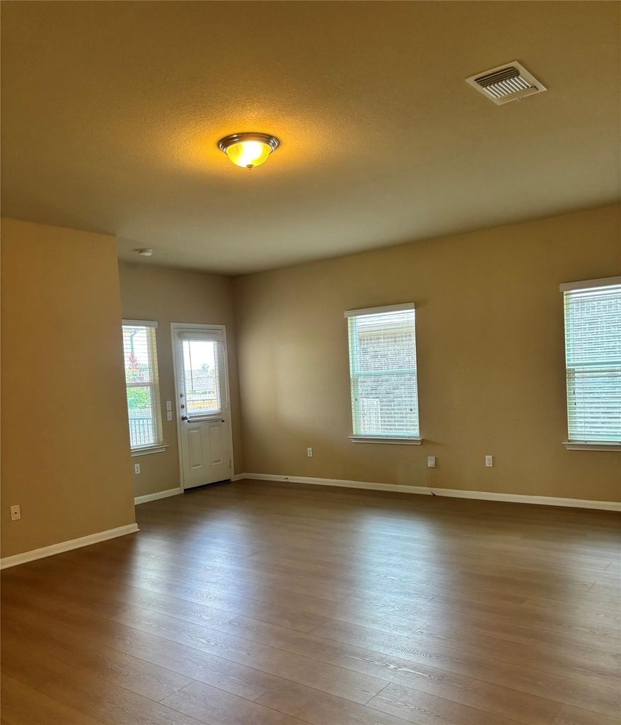 1602 Atlas Rd - Photo 2