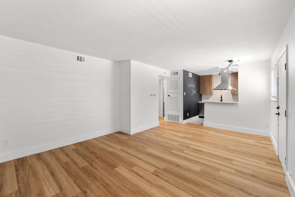 7929 Gault St - Photo 2