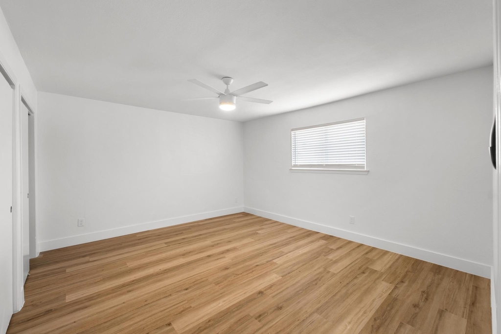 7929 Gault St - Photo 5