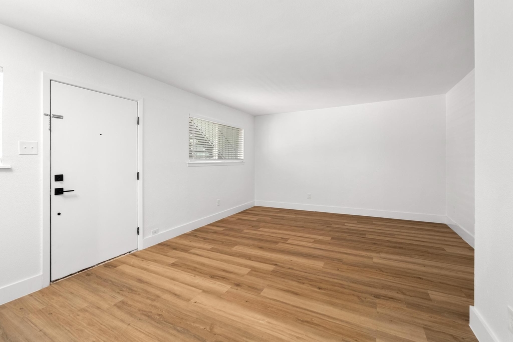 7929 Gault St - Photo 3