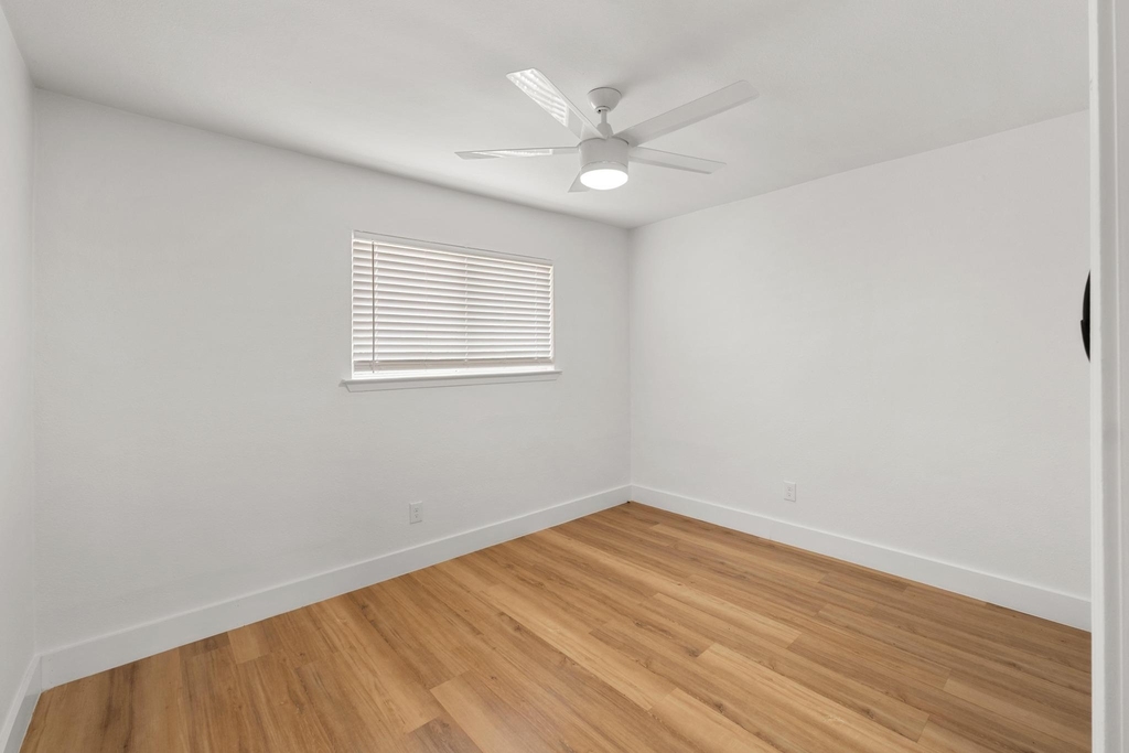 7929 Gault St - Photo 10