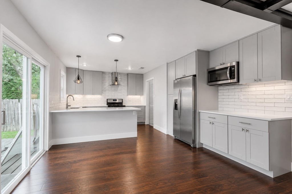 9706 Cottle Dr - Photo 6