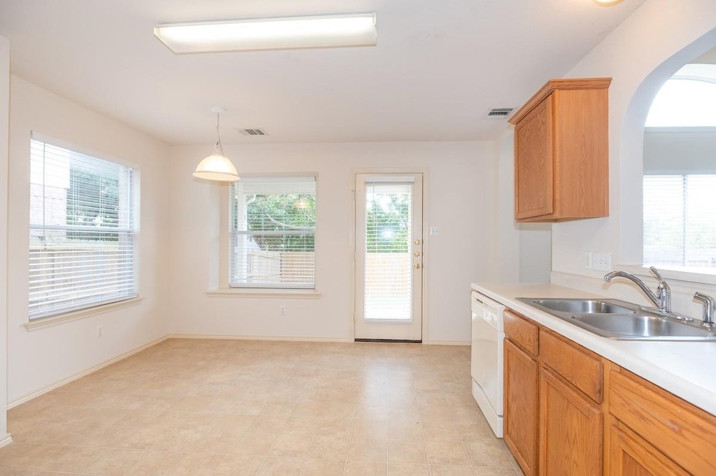 11615 James B Connolly Ln - Photo 4