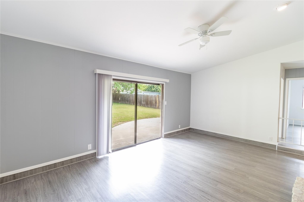 906 Red Cliff Dr - Photo 3