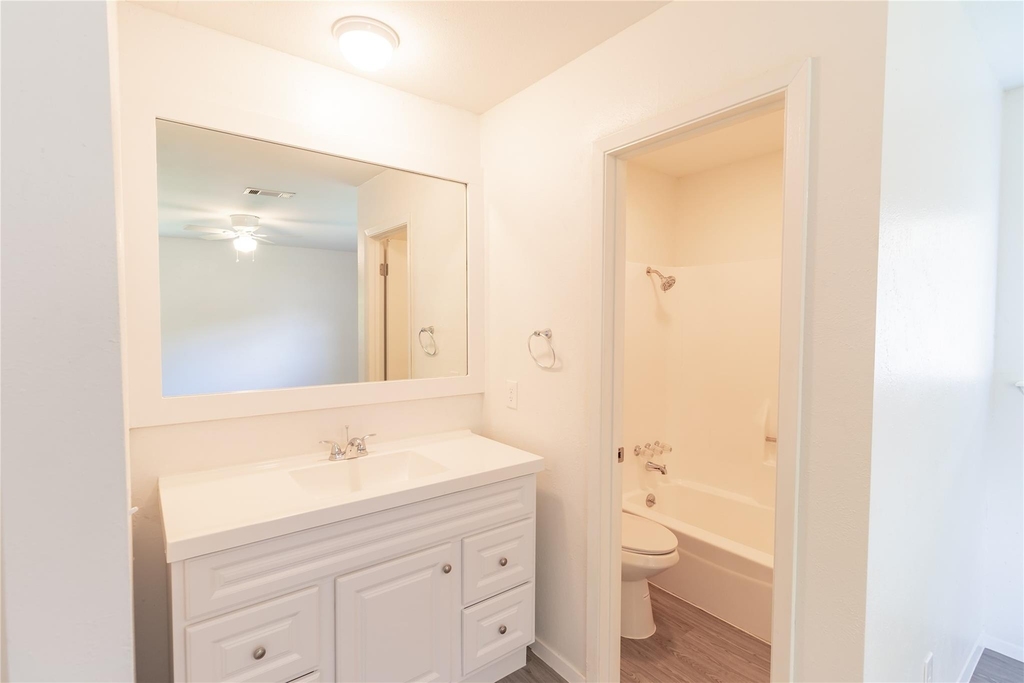 906 Red Cliff Dr - Photo 13