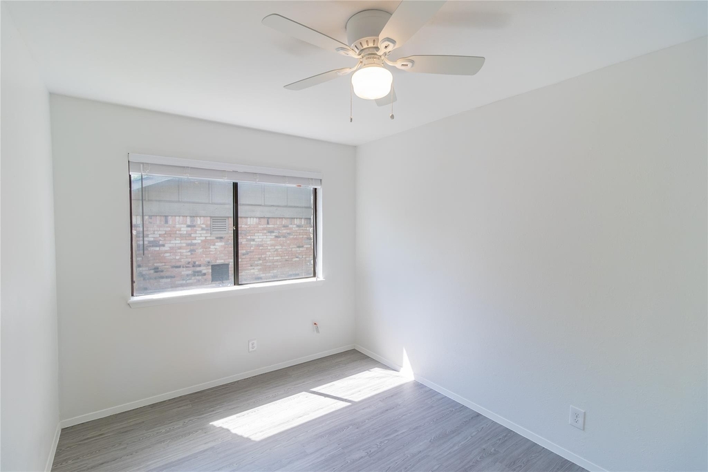 906 Red Cliff Dr - Photo 14