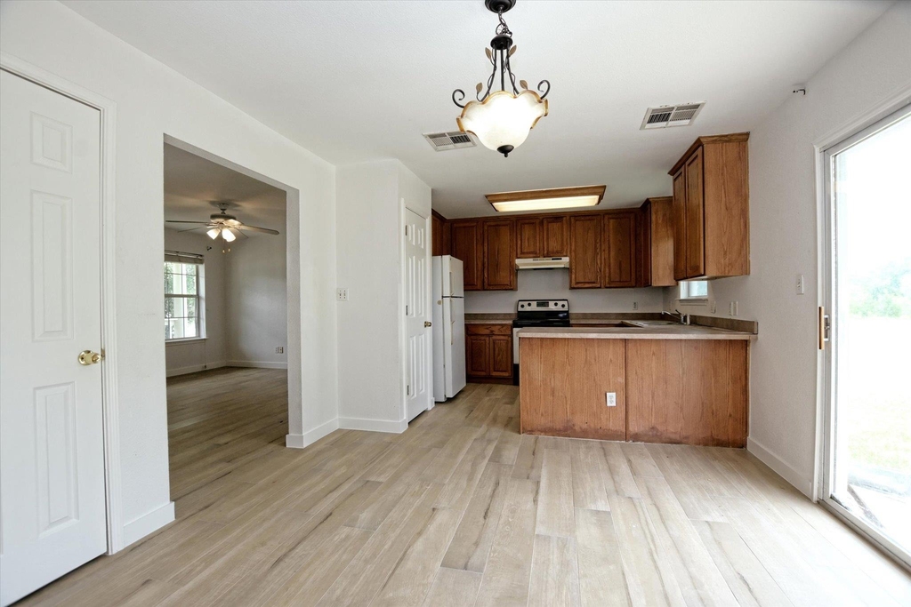 716 Honeysuckle Dr - Photo 3