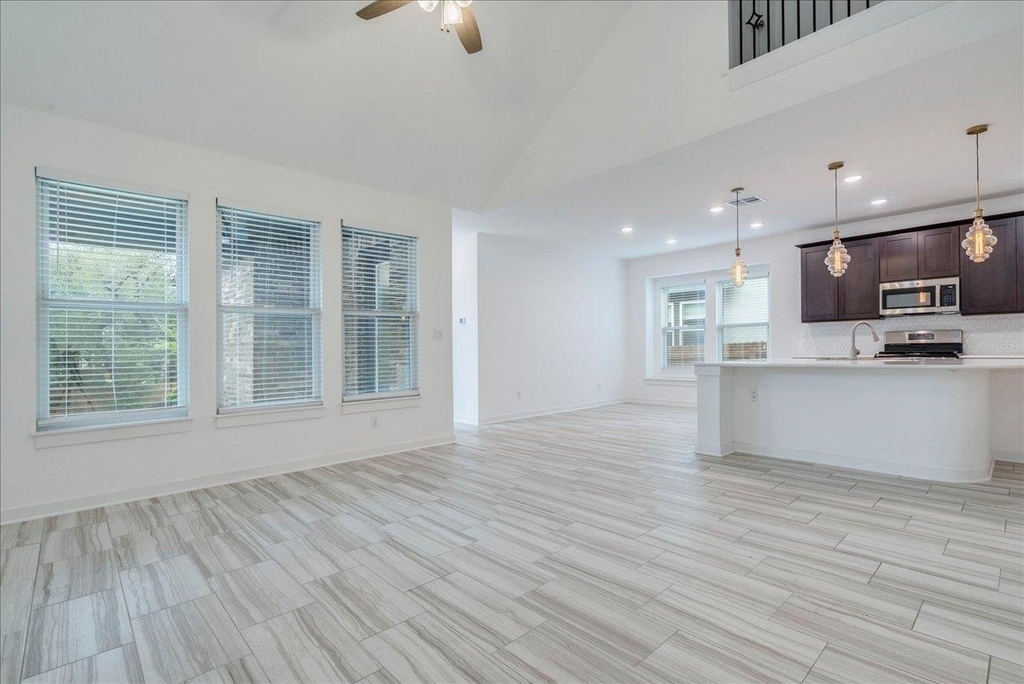 8008 Prairie Rye Dr - Photo 4