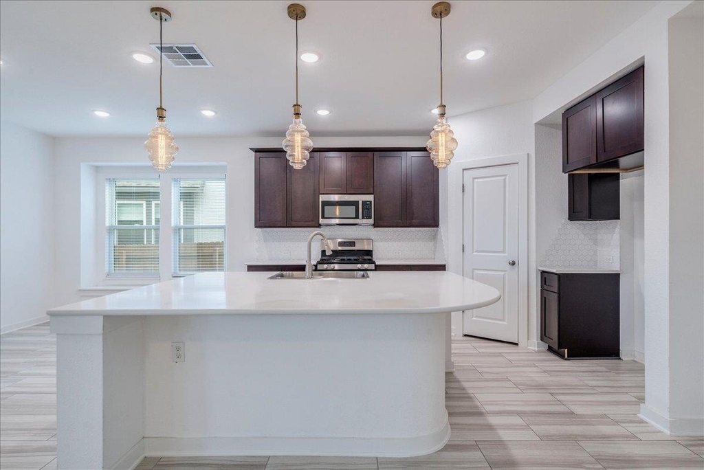 8008 Prairie Rye Dr - Photo 20