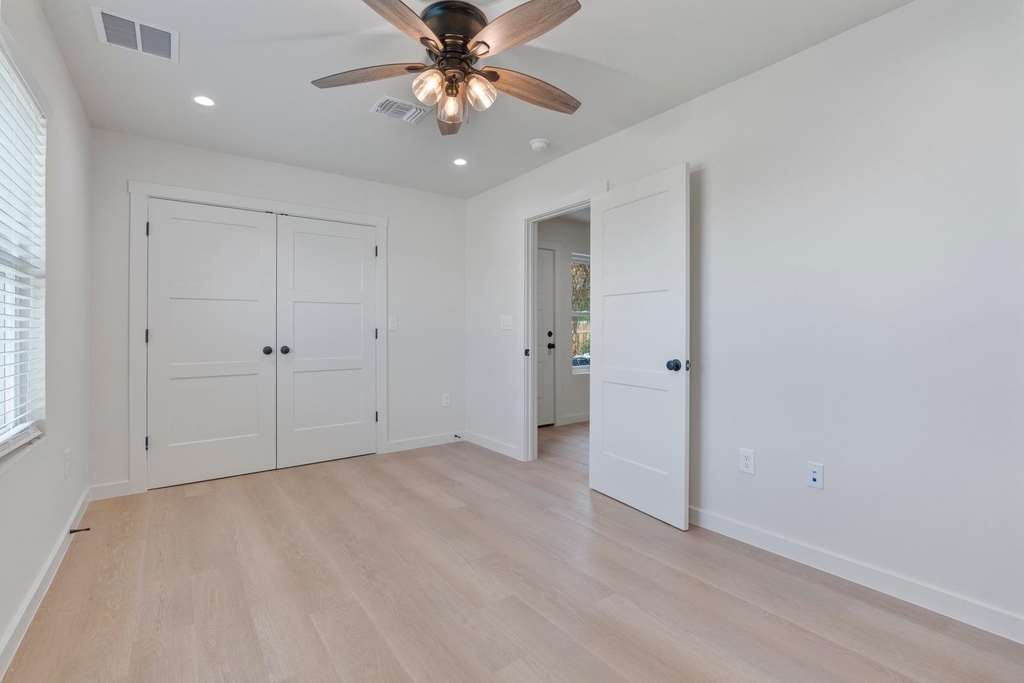 515 E 39th St - Photo 6