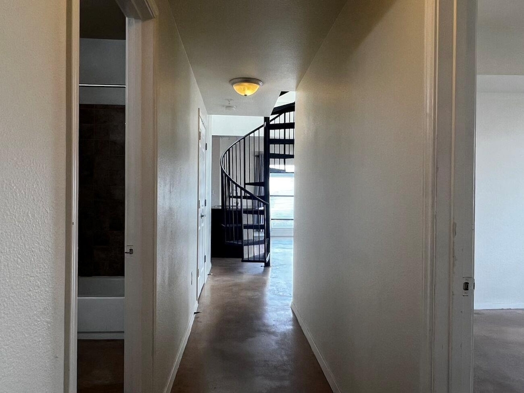 910 W 25th St - Photo 11