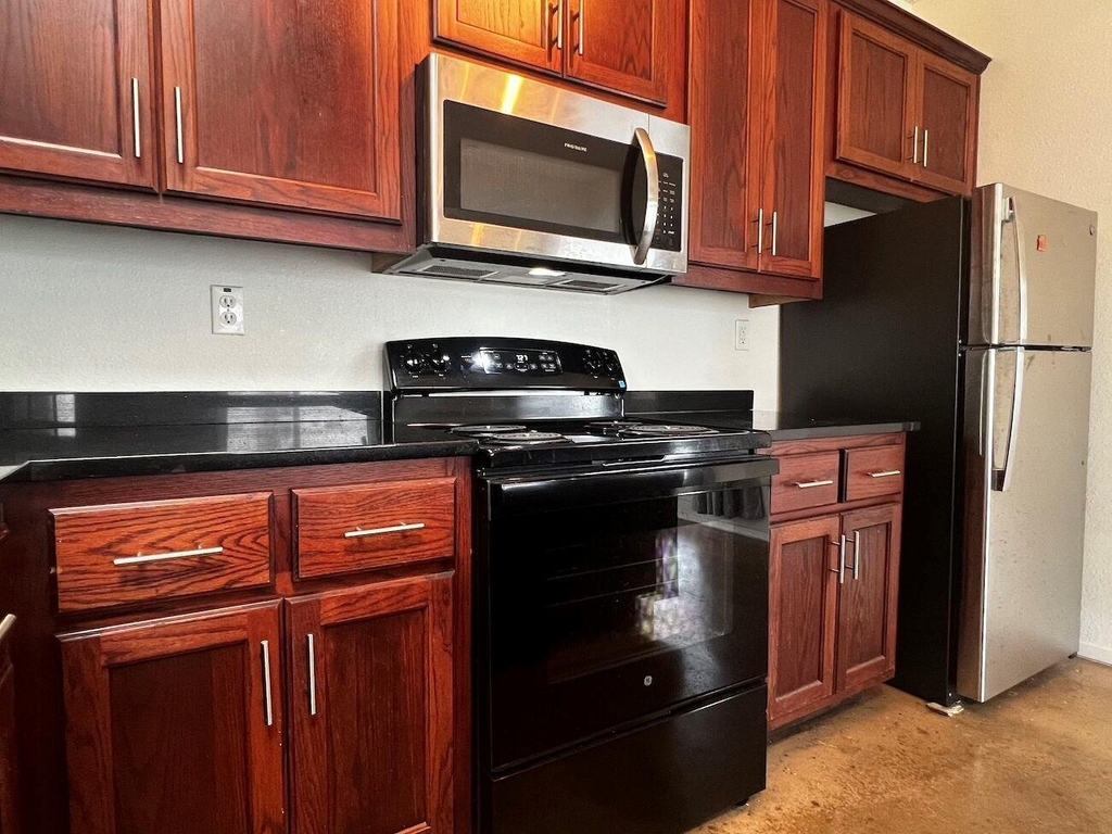 910 W 25th St - Photo 22