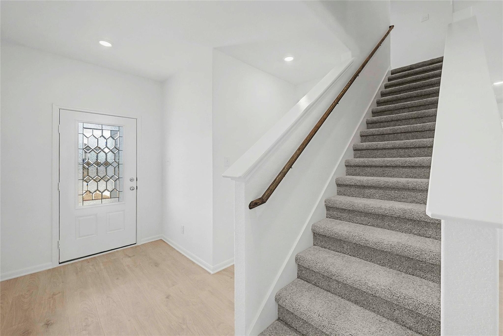 253 Fairlawn Way - Photo 3