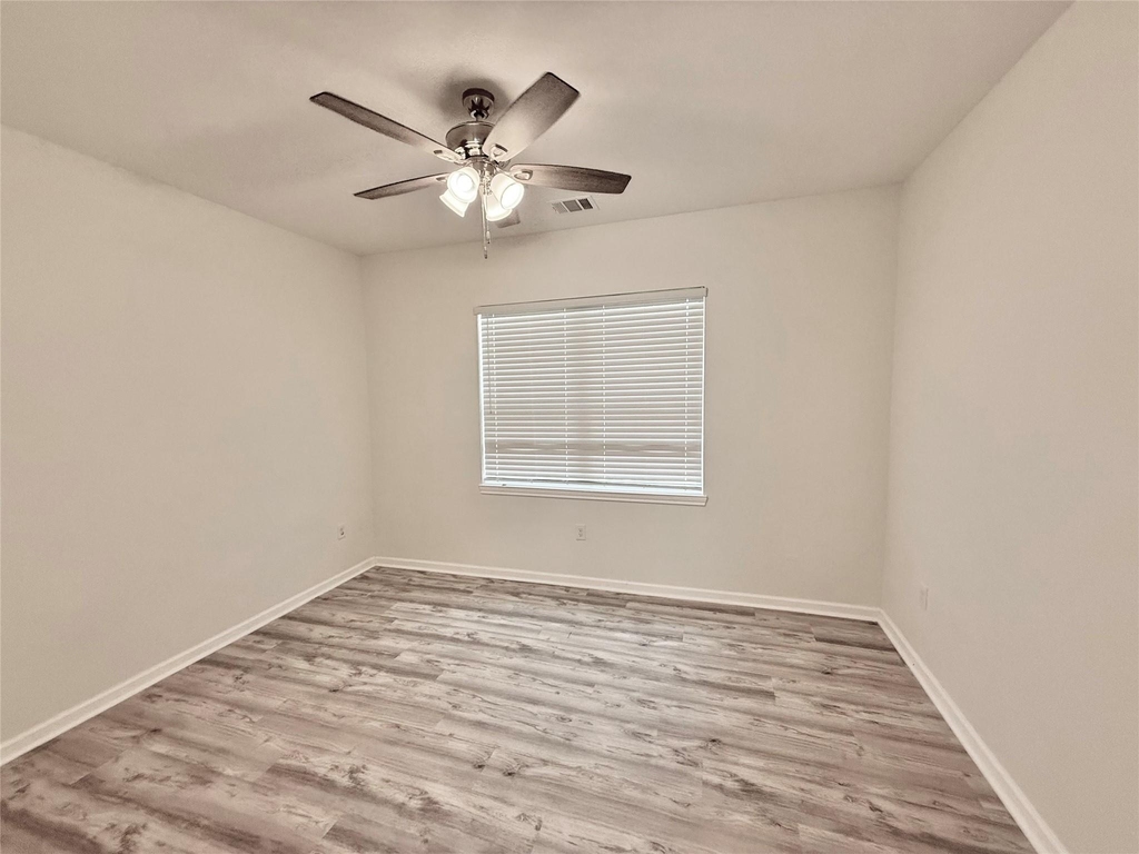 1401 W 7th St - Photo 12