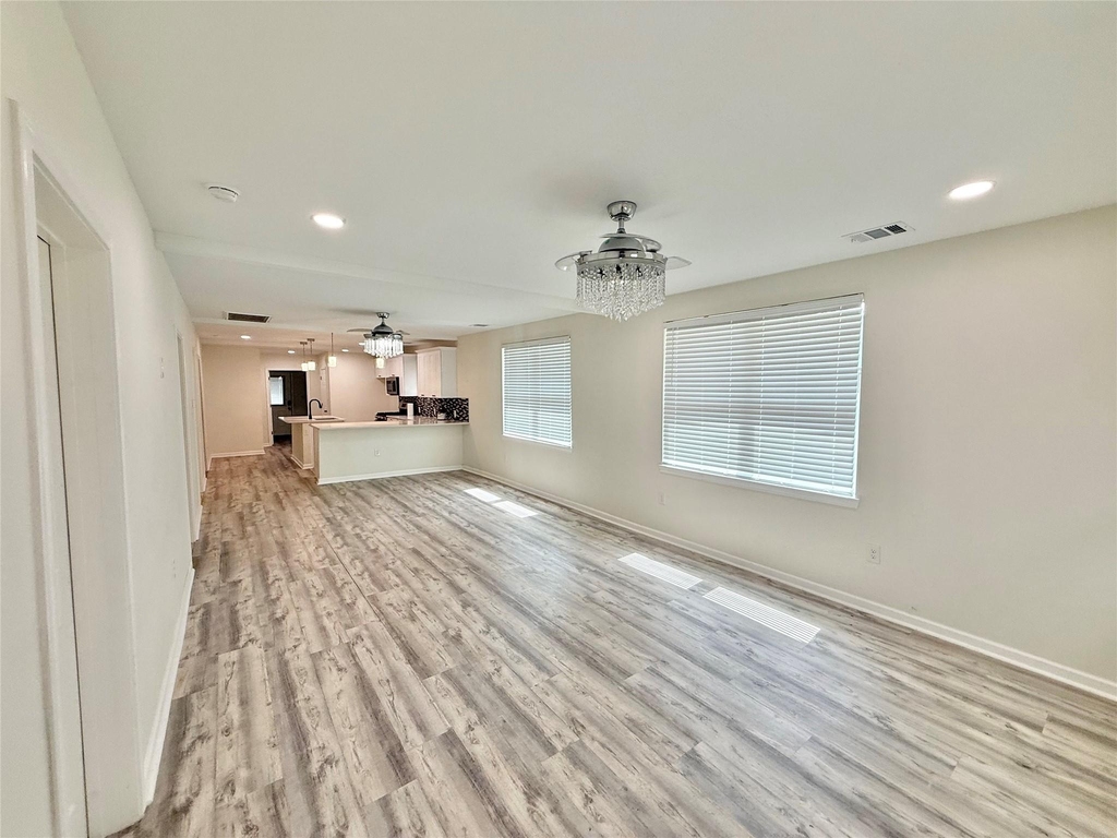 1401 W 7th St - Photo 6