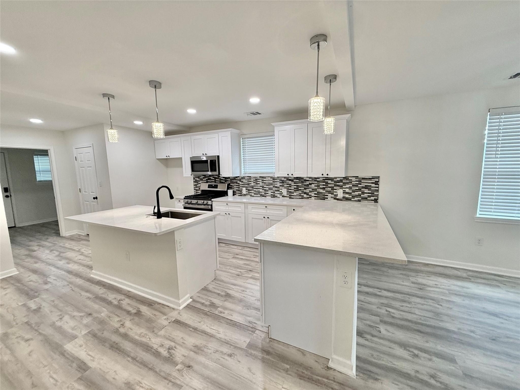 1401 W 7th St - Photo 4