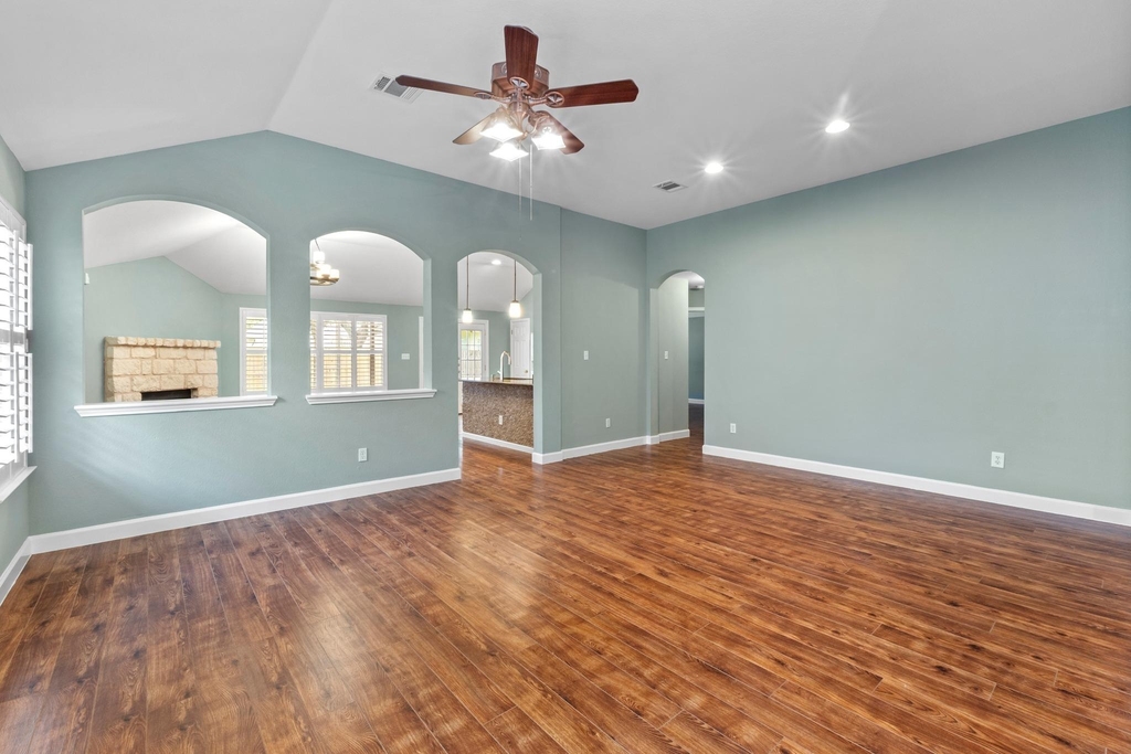1310 Brighton Bend Ln - Photo 4