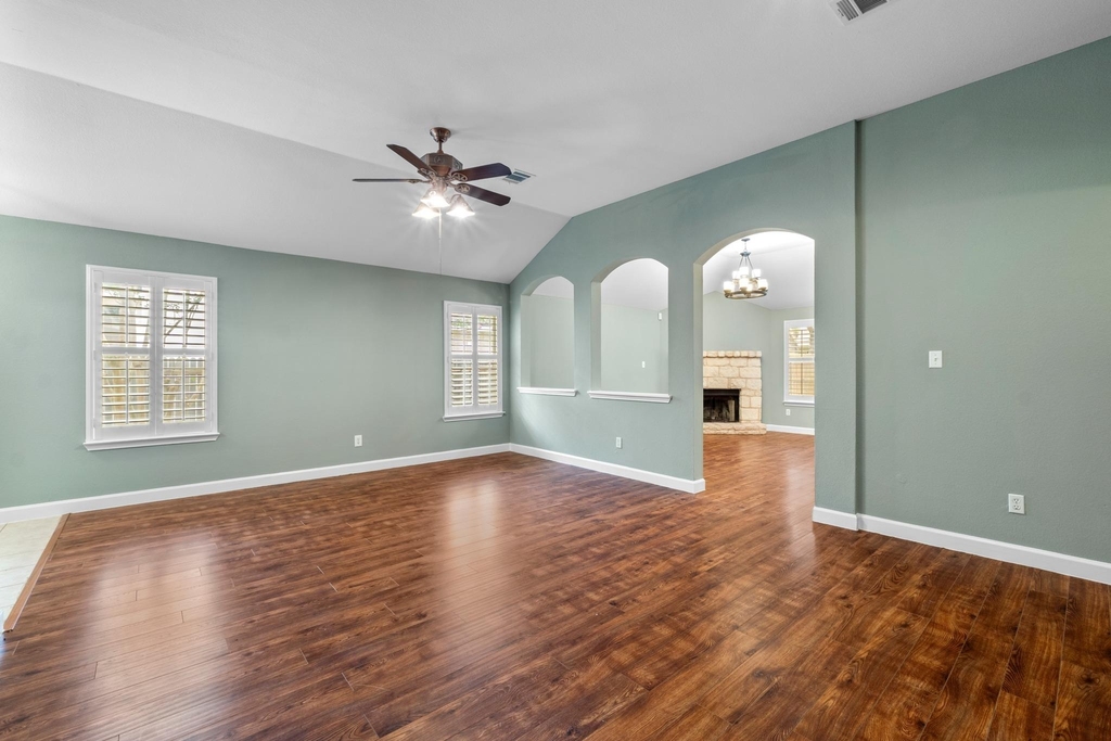 1310 Brighton Bend Ln - Photo 5