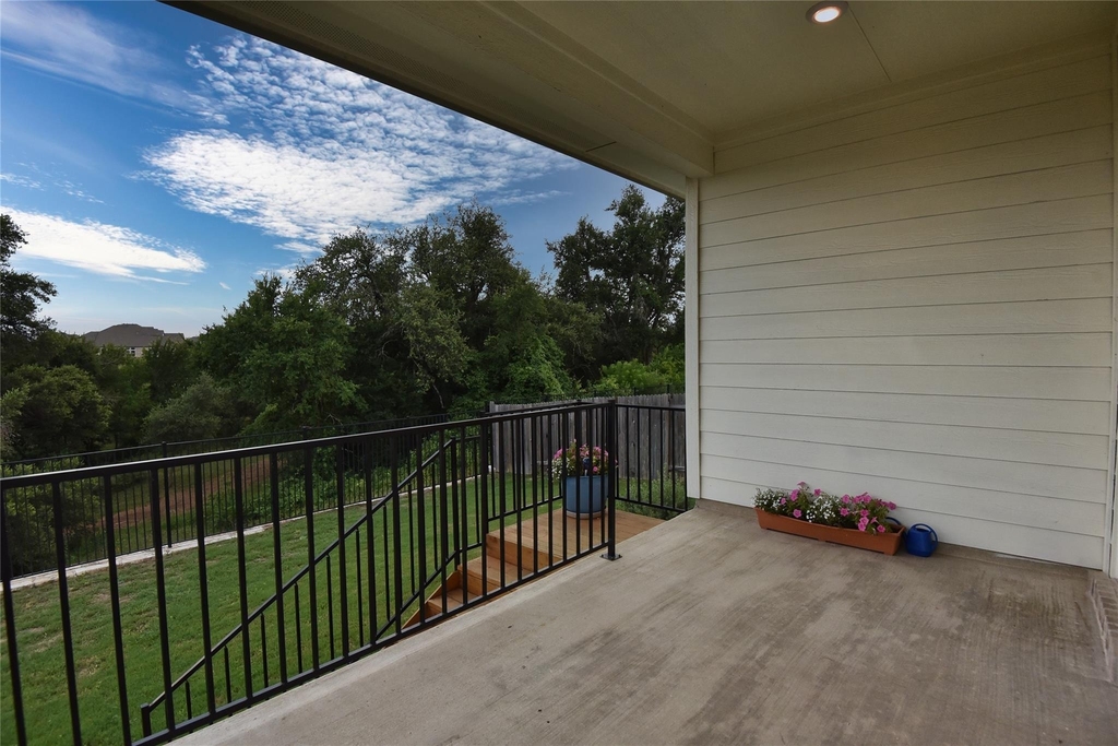 241 Serpens St - Photo 16
