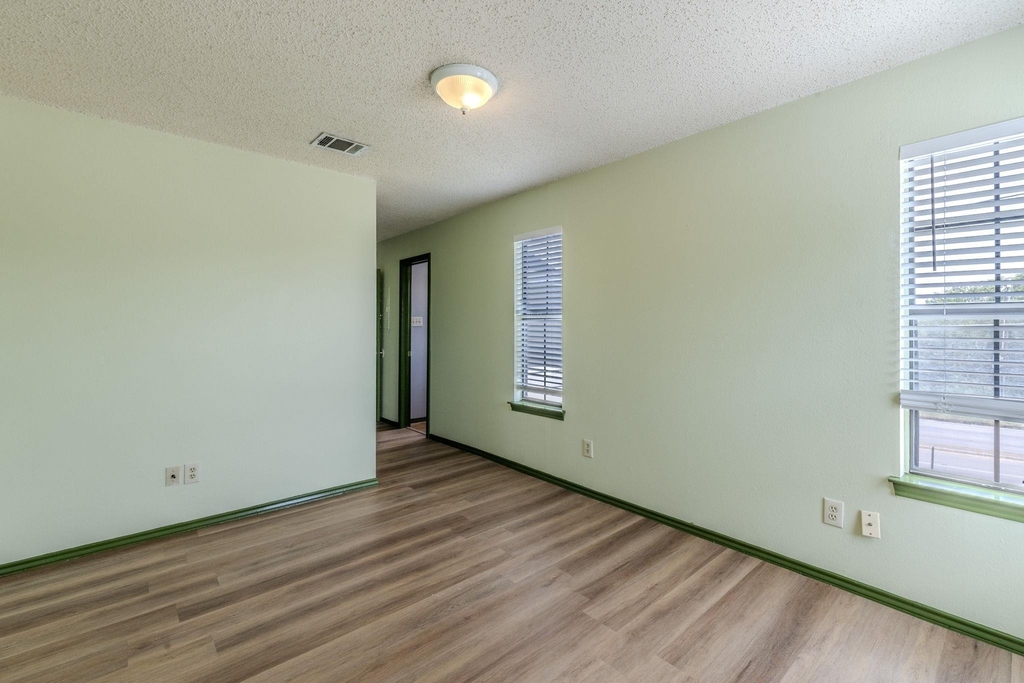 2000 Kenneth Ave - Photo 10
