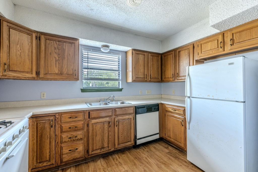 2000 Kenneth Ave - Photo 6